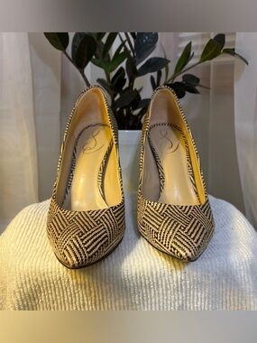Sam Edelman hazel Classic Pointed-Toe Women’s Pumps in Black and Cream